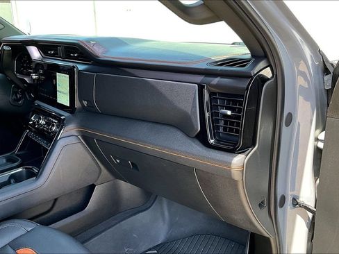 Used 2024 GMC Sierra 2500 AT4 w/ AT4 Premium Plus Package AWD/4WD image 19