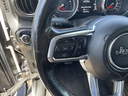 Used 2021 Jeep Gladiator Overland AWD/4WD image 17