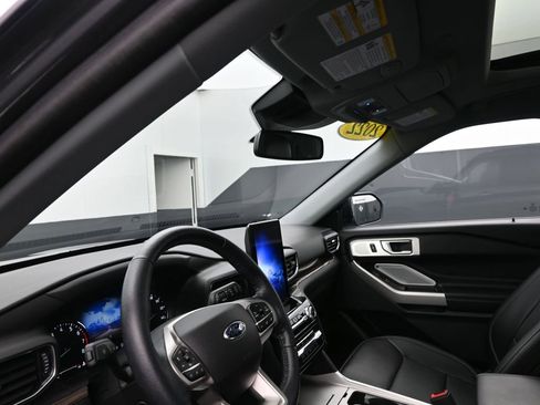 Used 2022 Ford Explorer Limited w/ Limited Technology Package image 12