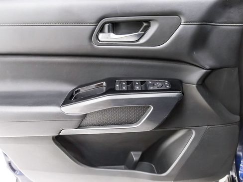 Used 2022 Nissan Pathfinder SL w/ Lighting Package (N92) FWD image 23