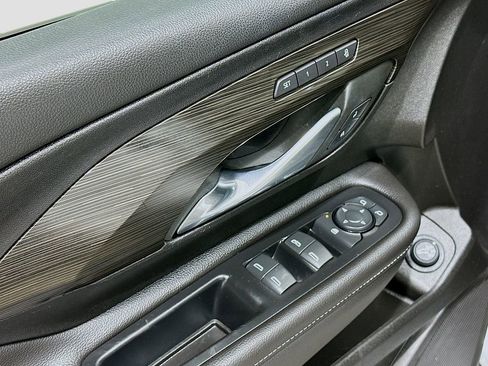 Used 2023 GMC Terrain SLT w/ Infotainment Package II FWD image 17