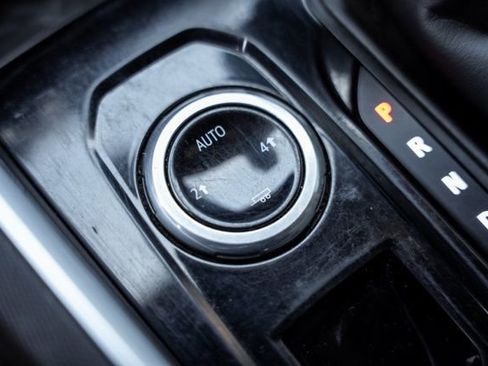 Used 2024 Chevrolet Colorado W/T AWD/4WD image 23