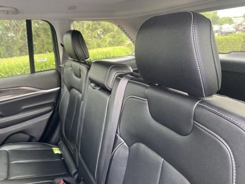 Used 2023 Jeep Grand Cherokee Limited AWD/4WD image 14