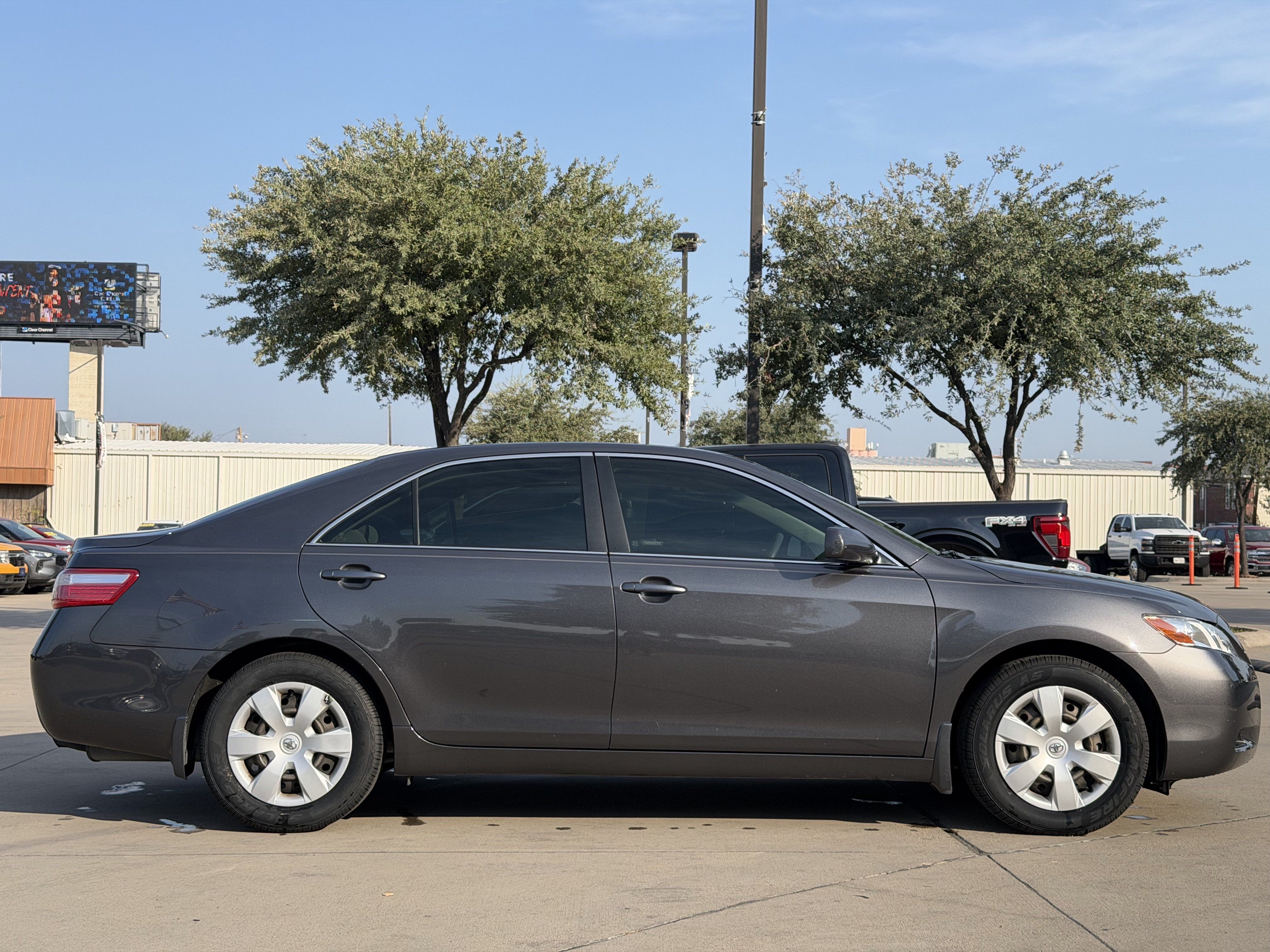 Used 2007 Toyota Camry LE FWD image 3