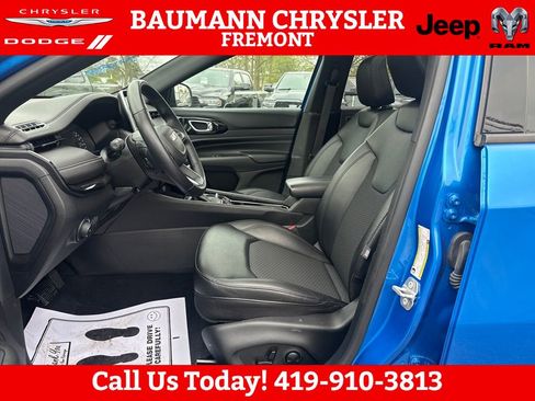 Used 2022 Jeep Compass Latitude w/ Sun and Sound Group AWD/4WD image 9