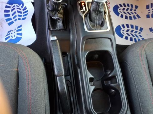 Used 2024 Jeep Wrangler Rubicon image 14