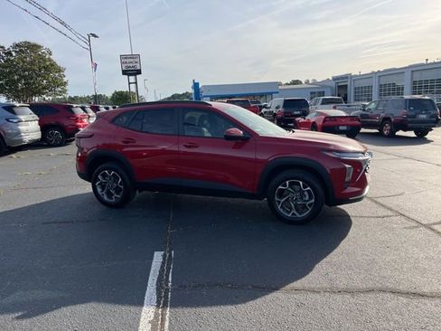 New 2026 Chevrolet Trax LT w/ Driver Confidence Package FWD image 3