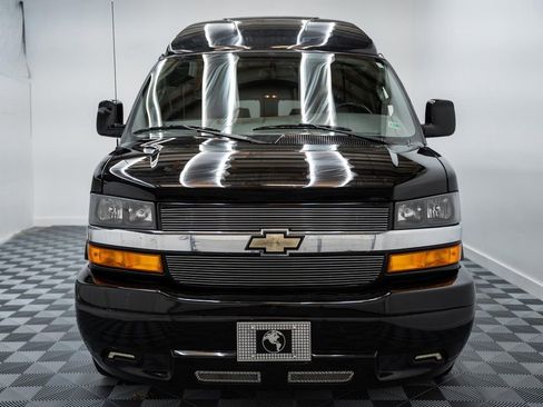 Used 2023 Chevrolet Express 2500 RWD image 2