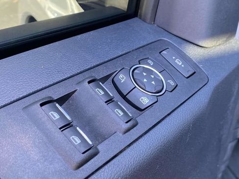 Used 2022 Ford F250 Lariat w/ Black Appearance Package image 18