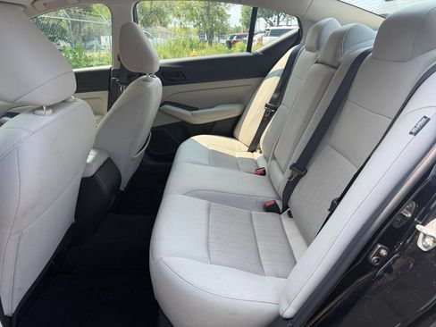 Used 2025 Nissan Altima 2.5 SV FWD image 25