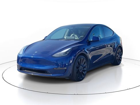 Used 2023 Tesla Model Y Performance image 2
