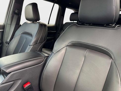 Used 2025 Jeep Grand Cherokee Limited image 22