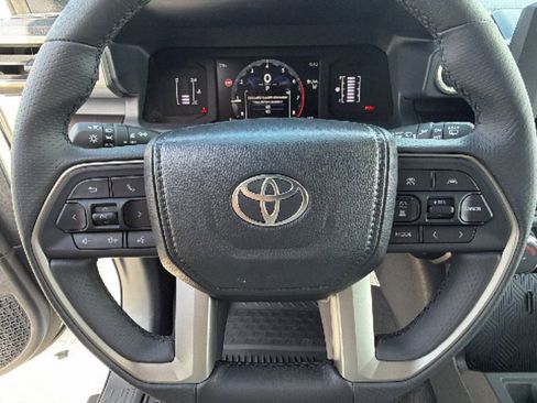 New 2026 Toyota 4Runner SR5 AWD/4WD image 18