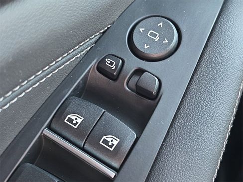 Used 2025 BMW X5 sDrive40i w/ M Sport Package image 28