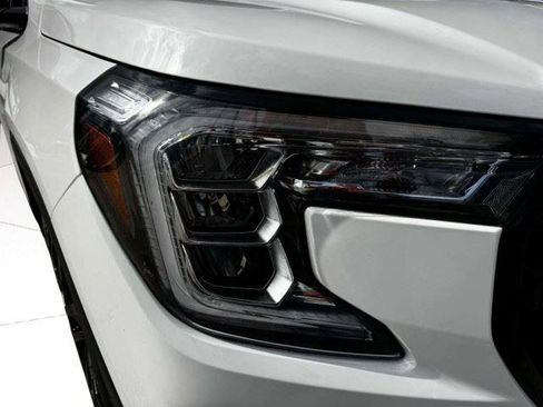 Used 2022 GMC Terrain SLE w/ Driver Convenience Package FWD image 12