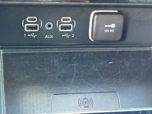 Used 2025 Jeep Grand Cherokee Limited w/ Luxury Tech Group II image 26