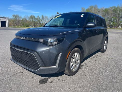 Used 2024 Kia Soul LX w/ Option Group 015 FWD image 1