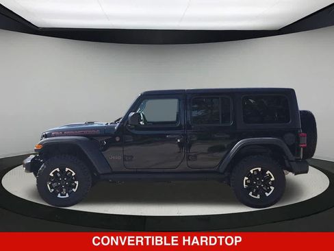 Used 2025 Jeep Wrangler Unlimited Rubicon AWD/4WD image 3