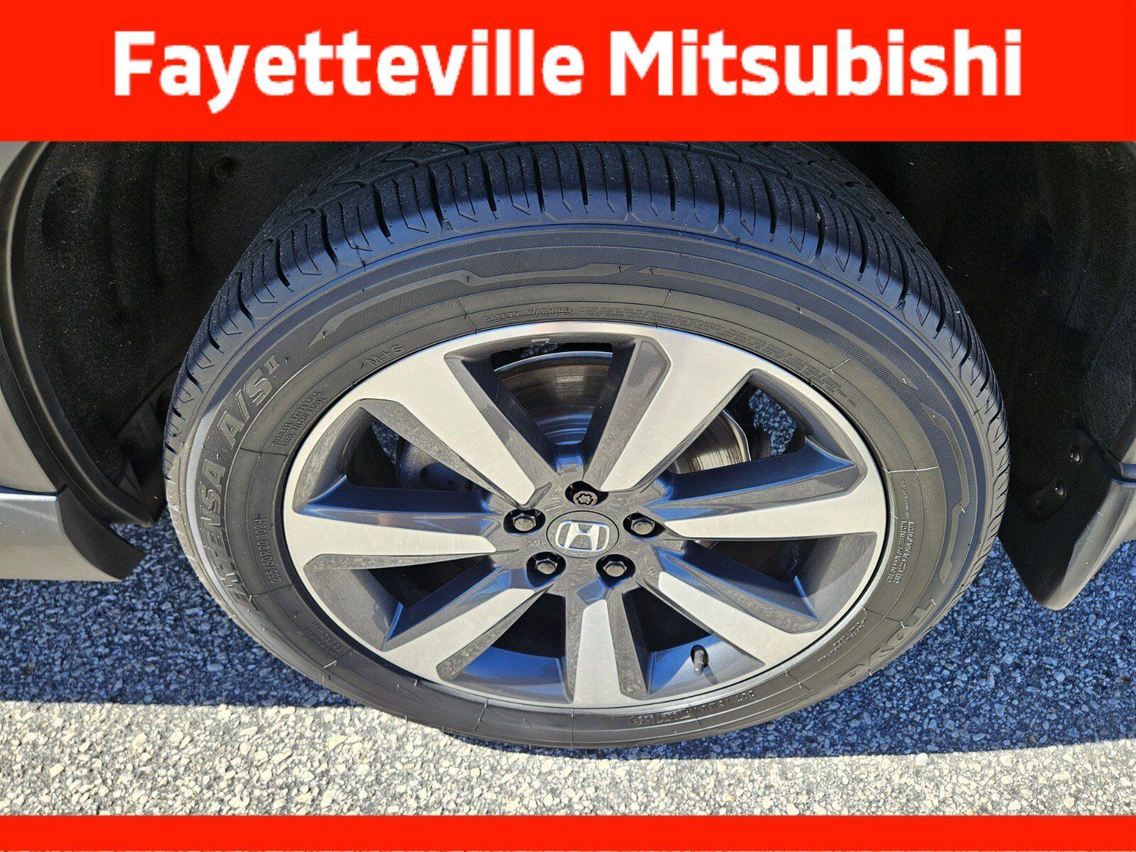 Used 2024 Honda Pilot Touring image 14