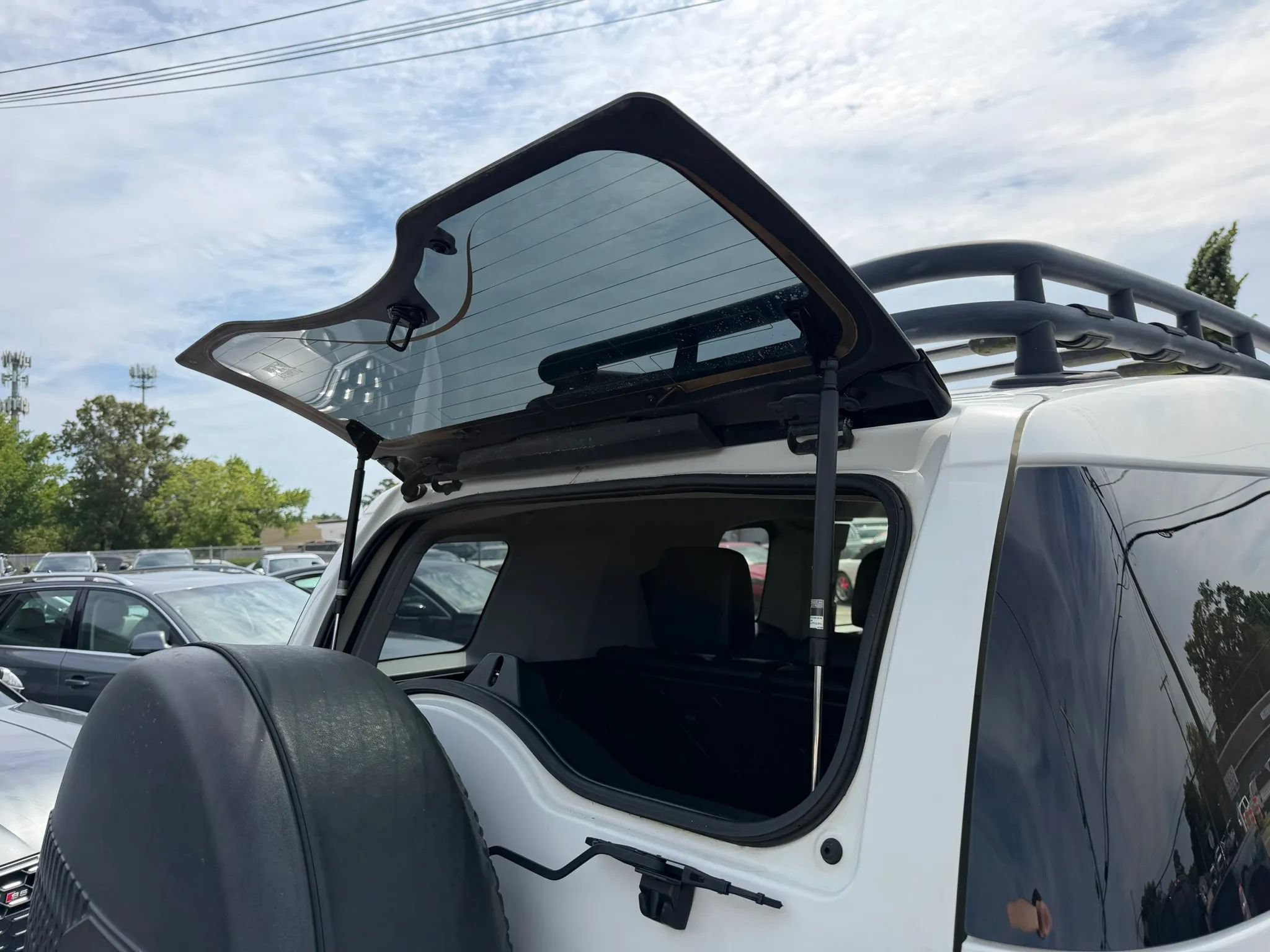 Used 2014 Toyota FJ Cruiser 4WD w/ Convenience Package image 11
