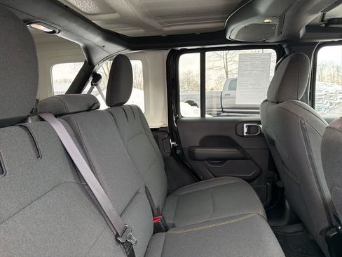 Certified 2025 Jeep Wrangler Unlimited Sahara AWD/4WD image 10