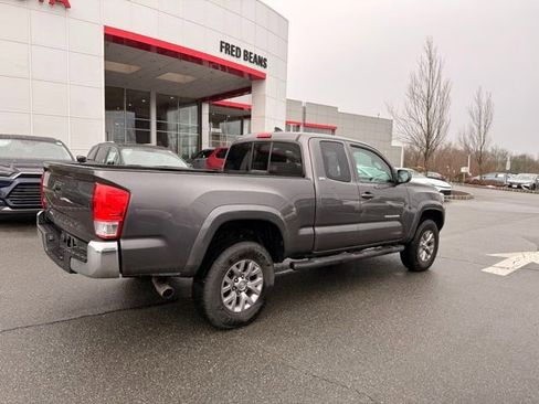 Used 2017 Toyota Tacoma SR5 image 4