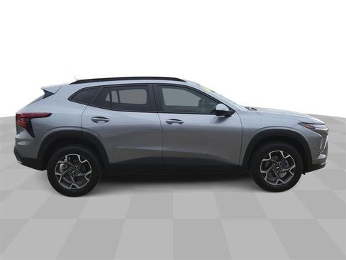 New 2025 Chevrolet Trax LT w/ Driver Confidence Package image 9