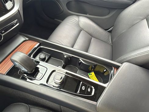 Certified 2025 Volvo V60 B5 Cross Country Plus image 20