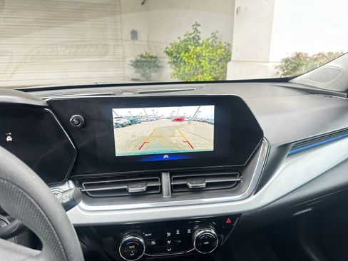 Used 2025 Chevrolet Trax LT image 17