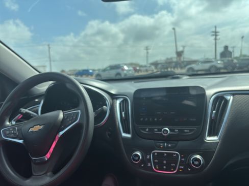 Used 2021 Chevrolet Malibu LT FWD image 27