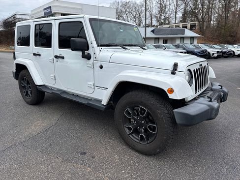 Used 2018 Jeep Wrangler Unlimited Sahara image 9
