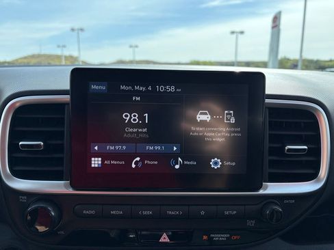 Used 2025 Hyundai Venue SEL FWD image 25