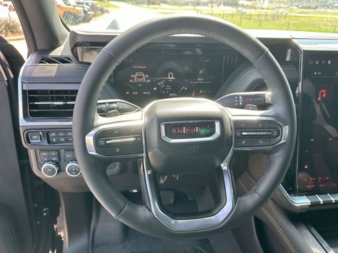 Used 2025 GMC Yukon Elevation w/ LPO, Elevation Black Package AWD/4WD image 14