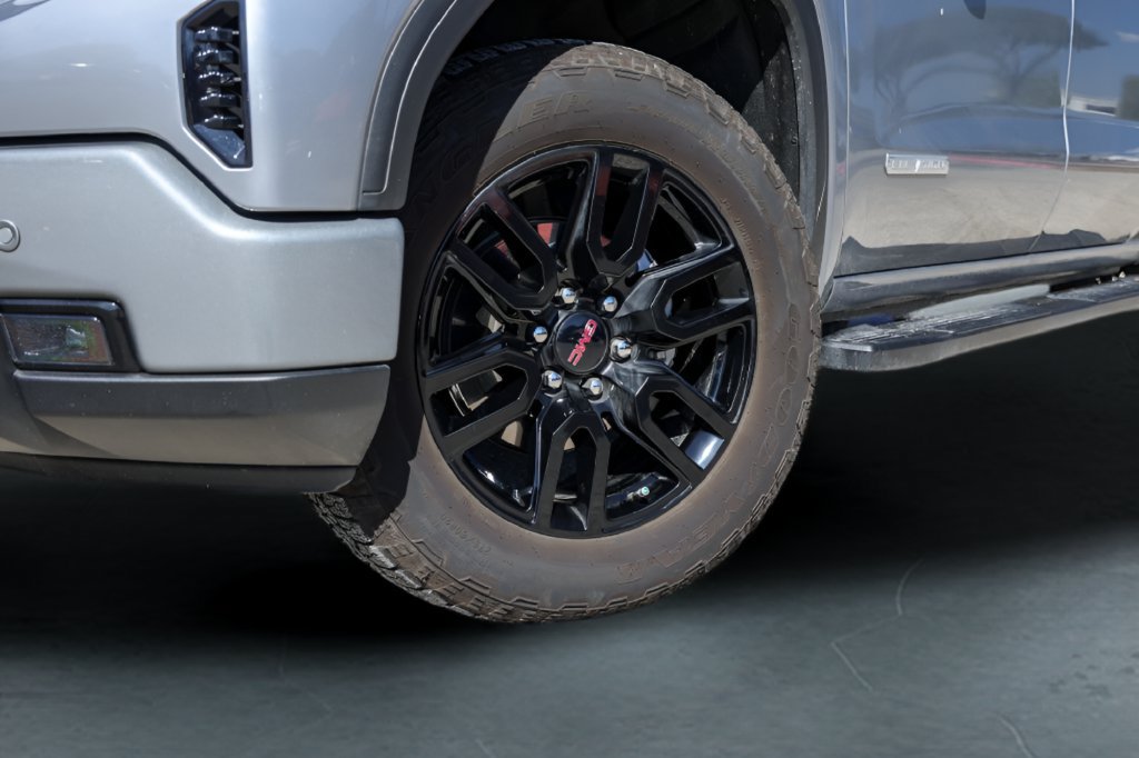 Used 2026 GMC Sierra 1500 Elevation w/ Elevation Premium Package AWD/4WD image 3