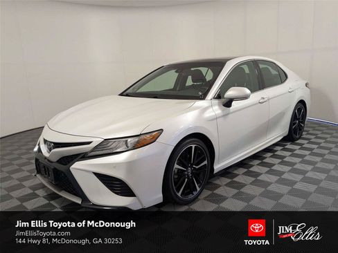 Used 2018 Toyota Camry XSE FWD image 1