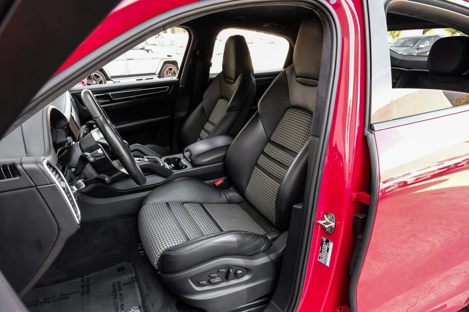 Used 2022 Porsche Cayenne GTS AWD/4WD image 35