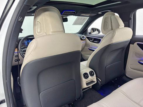 Used 2023 Mercedes-Benz C 300 Sedan w/ Exclusive Trim Package image 40