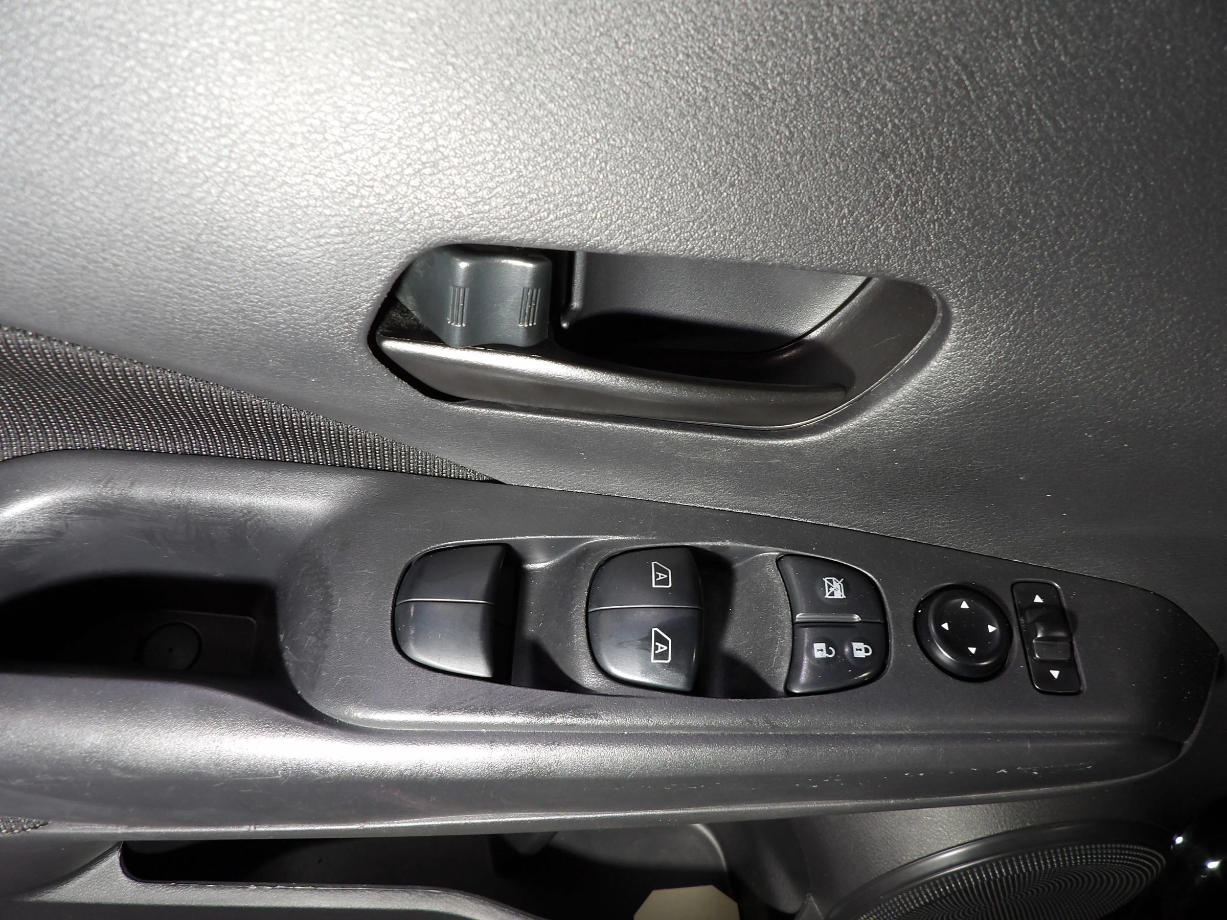 Used 2024 Nissan Kicks S FWD image 8