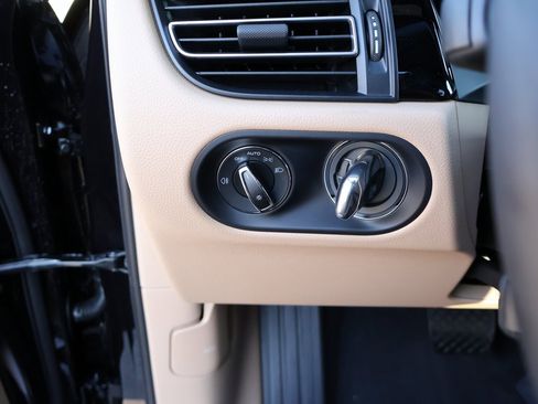 New 2026 Porsche Macan image 32