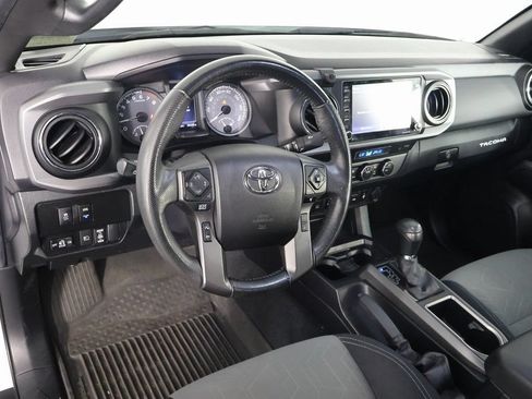 Used 2022 Toyota Tacoma TRD Sport w/ Technology Package RWD image 7