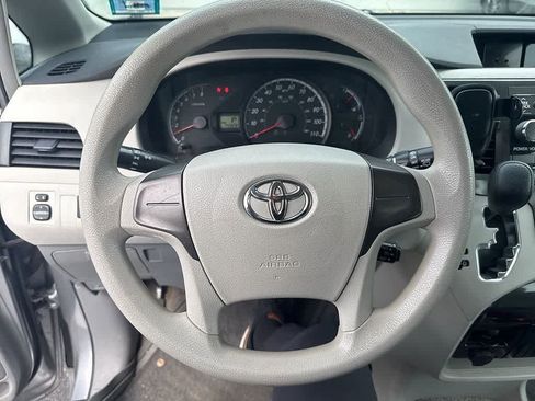 Used 2013 Toyota Sienna L FWD image 11