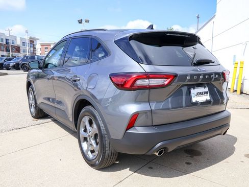 Used 2025 Ford Escape ST-Line Select AWD/4WD image 3