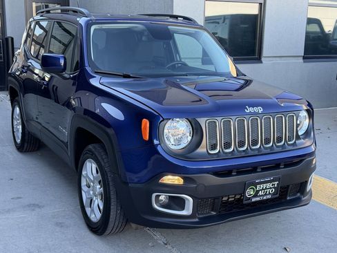 Used 2017 Jeep Renegade Latitude w/ Cold Weather Group image 7