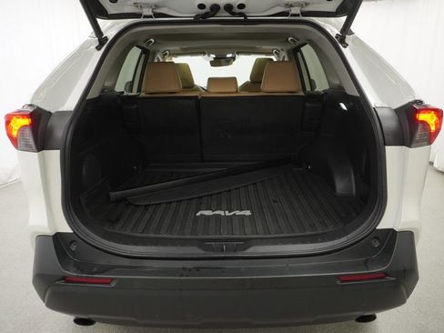 Used 2022 Toyota RAV4 XLE Premium image 46