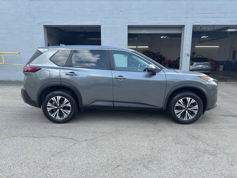 Used 2023 Nissan Rogue SV AWD/4WD image 2