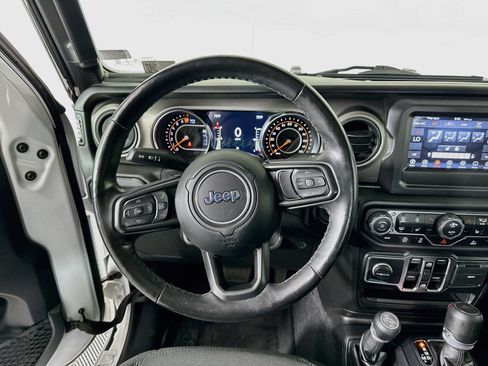 Used 2021 Jeep Gladiator Sport AWD/4WD image 17