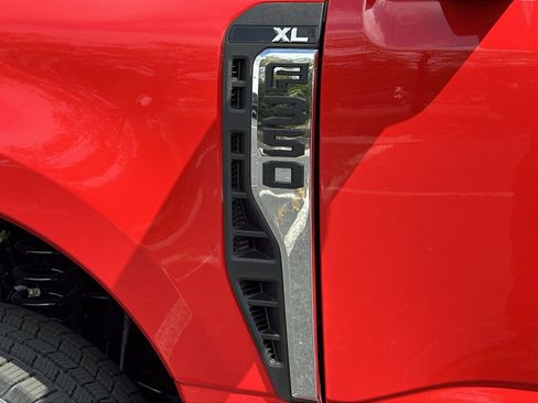 New 2026 Ford F350 XL w/ XL Chrome Package image 40