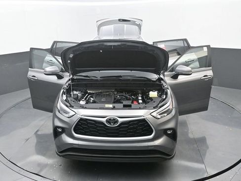 Used 2026 Toyota Highlander XLE image 35