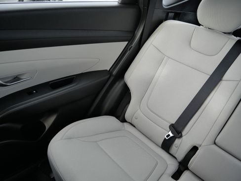 Certified 2025 Hyundai Tucson SE image 12