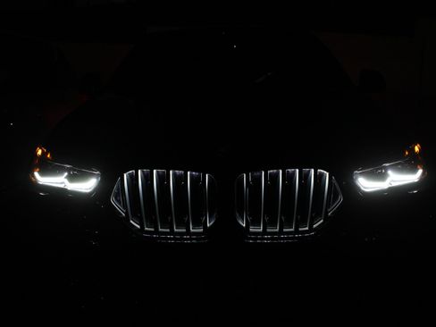 Used 2023 BMW X6 xDrive40i w/ M Sport Package image 6